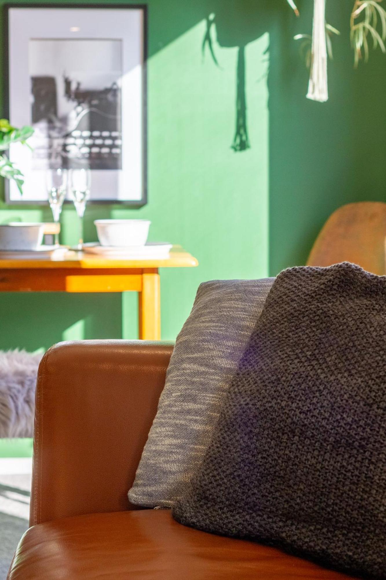 Gorgeous In Green - 2 Bed Central Oasis W/King Bed Christchurch Exteriér fotografie