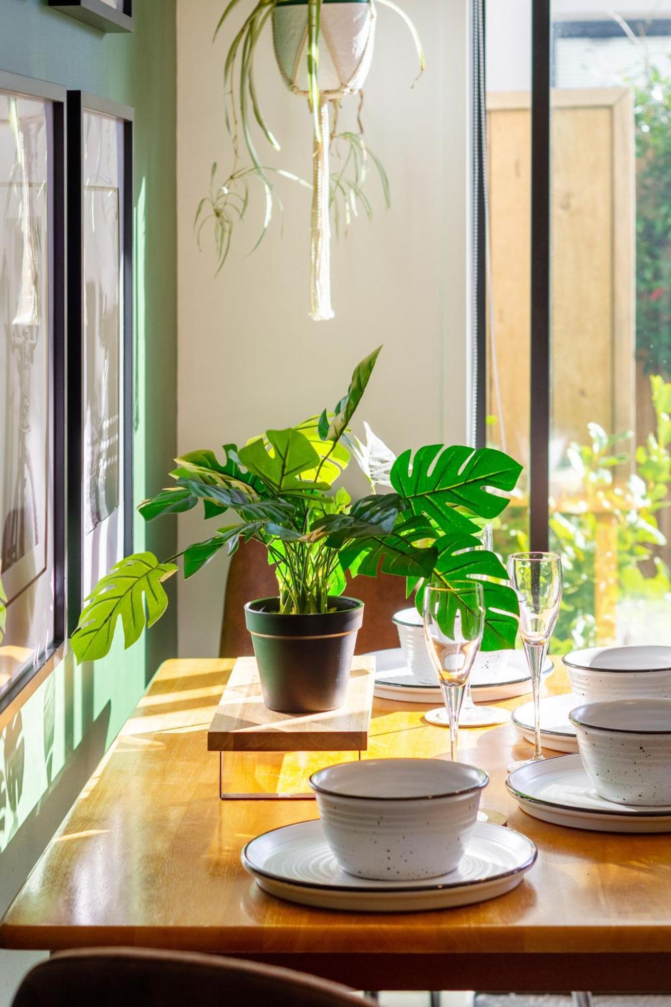 Gorgeous In Green - 2 Bed Central Oasis W/King Bed Christchurch Exteriér fotografie